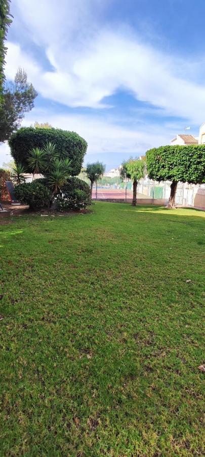 Parque Aromatico Con Dos Piscinas Lejlighed Torrevieja Eksteriør billede